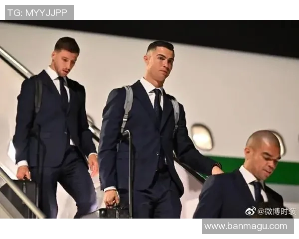 足球明星与LV品牌的精彩合照瞬间尽在此处展现时尚与运动的完美结合 足球明星与LV品牌的精彩合照瞬间尽在此处展现时尚与运动的完美结合